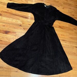❤️ Vintage SUEDE RARE Black Dress. Gorgeous!